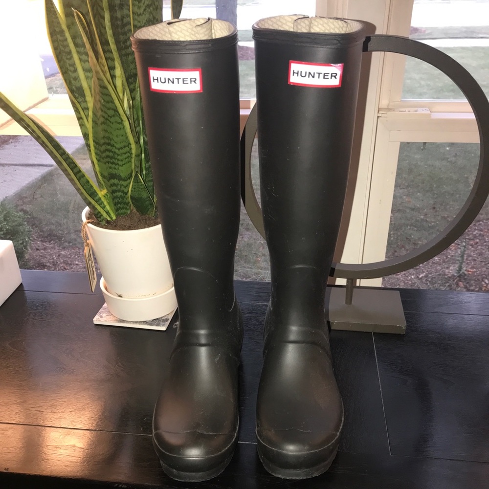 Original Hunter Tall rain boot. Listed as a Nordstrom Icon of Style for fall